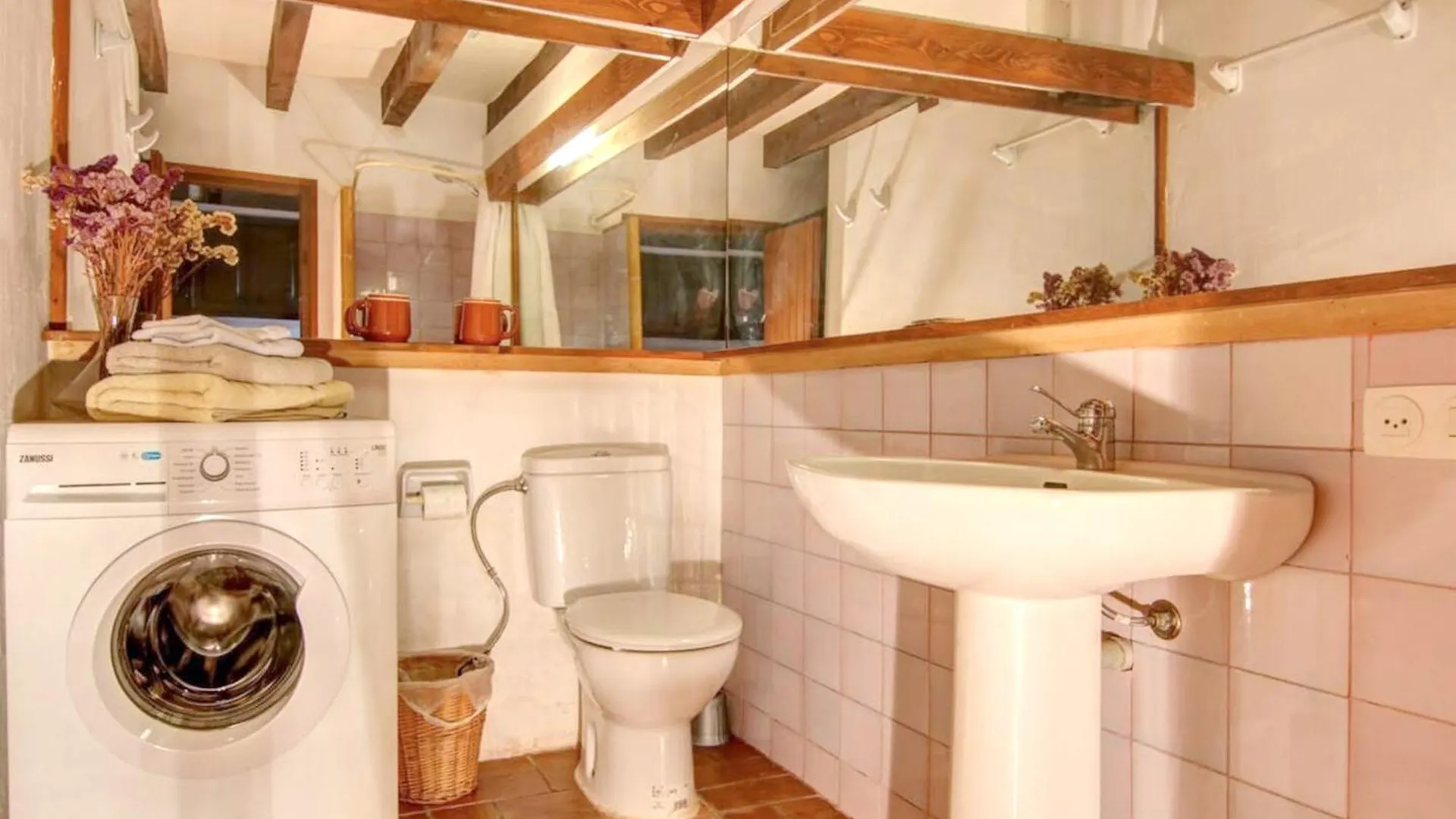Дом отдыха Enchanting Medieval Castle In Palau Sator With Private Pool Испания
